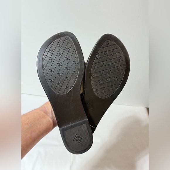 DONALD J. PLINER Beige with Gold toe ring sandals size 8.5 - Picture 4 of 8